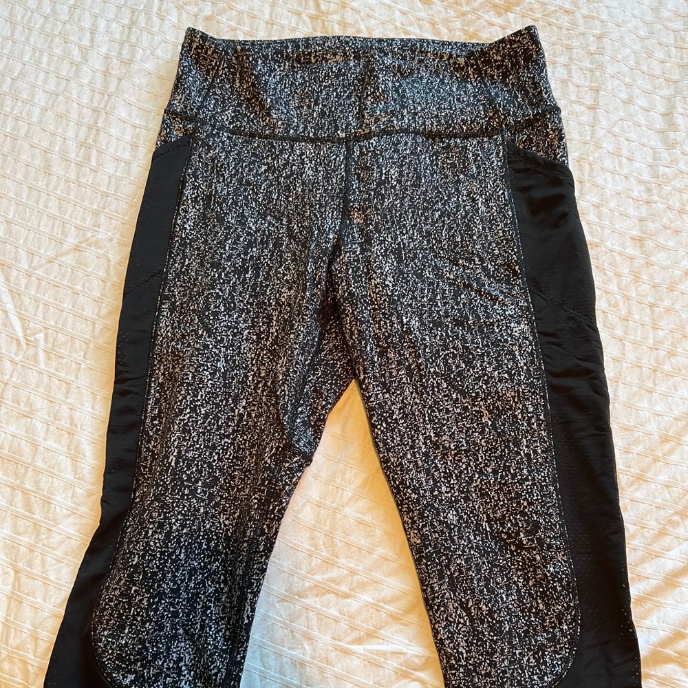 Lululemon Crop Tights Black/Silver Size 12
